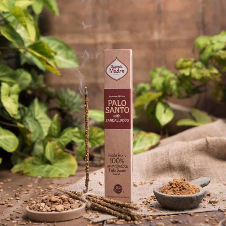 Palo Santo & Sandelträ Rökelsepinnar 8st i gruppen Hem & Själ / Stämning & doft / Rökelse hos Rawfoodshop Scandinavia AB (3-01)