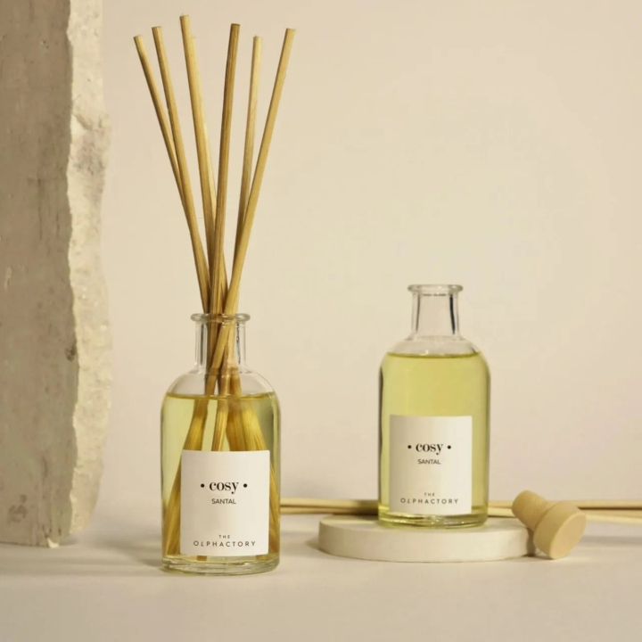 Room Diffuser Santal 250ml i gruppen Hem & Själ / Ritual & Ceremoni / Rökelse, Ljus & Dofter hos Rawfoodshop Scandinavia AB (MK250SATO)