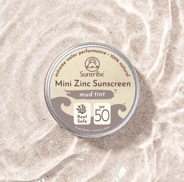 Suntribe All Natural Mini Zinc Sunscreen Face & Sport SPF50 Mud Tint 15g i gruppen Kroppsvård / Färdiga produkter / Ansiktsvård hos Rawfoodshop Scandinavia AB (SUN2395730)