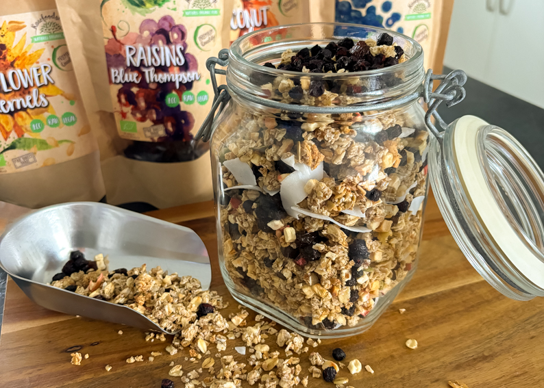 Gör egen granola med blåbär och kokos